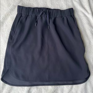 Lululemon On the Fly skirt Sz 10 Black